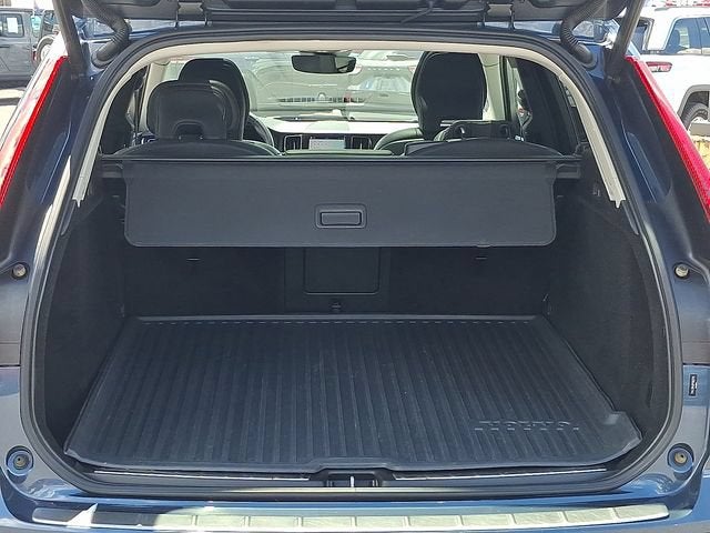 2023 Volvo XC60 Plus Dark Theme
