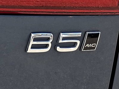 2023 Volvo XC60 Plus Dark Theme