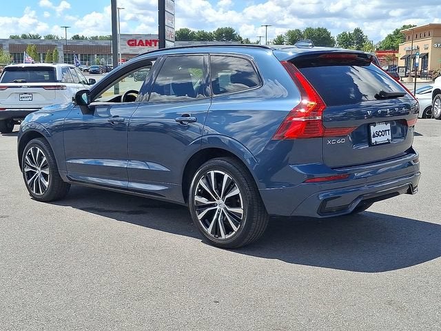 2023 Volvo XC60 Plus Dark Theme