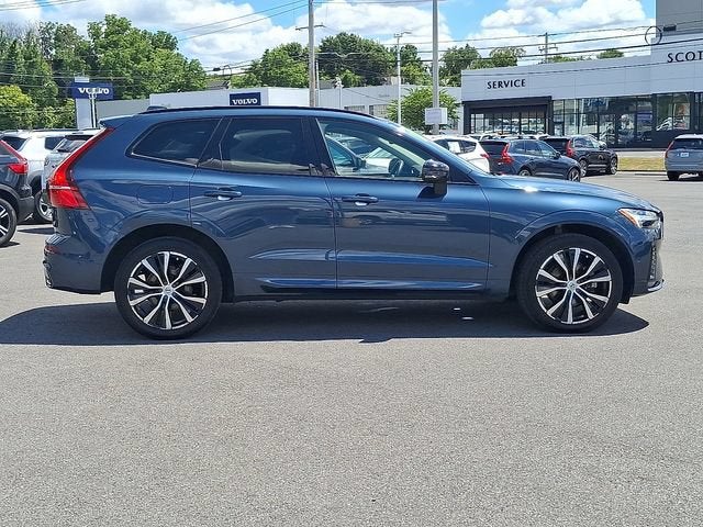 2023 Volvo XC60 Plus Dark Theme