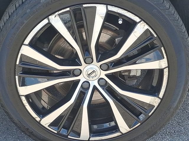 2023 Volvo XC60 Plus Dark Theme