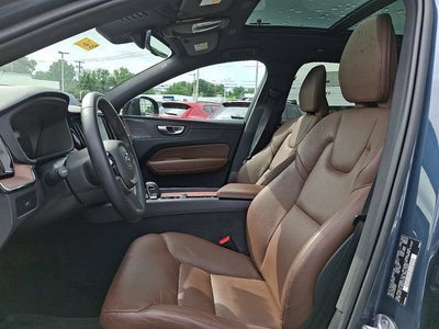 2023 Volvo XC60 Plus Dark Theme