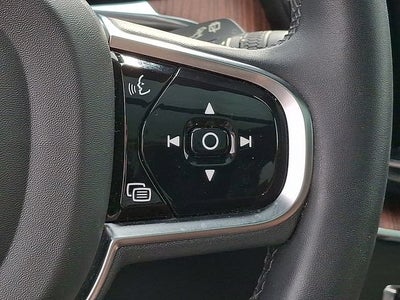 2023 Volvo XC60 Plus Dark Theme