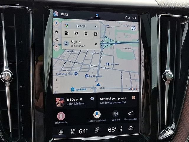 2023 Volvo XC60 Plus Dark Theme