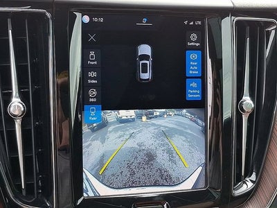 2023 Volvo XC60 Plus Dark Theme