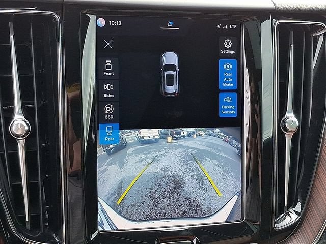 2023 Volvo XC60 Plus Dark Theme