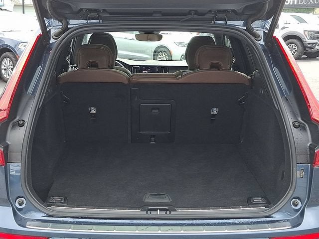 2023 Volvo XC60 Plus Dark Theme