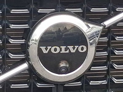2023 Volvo XC60 Plus Dark Theme