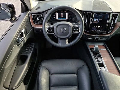 2023 Volvo XC60 Plus Dark Theme