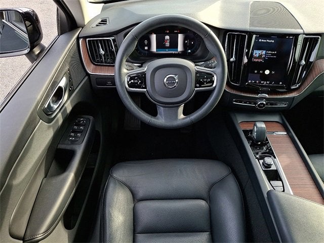 2023 Volvo XC60 Plus Dark Theme