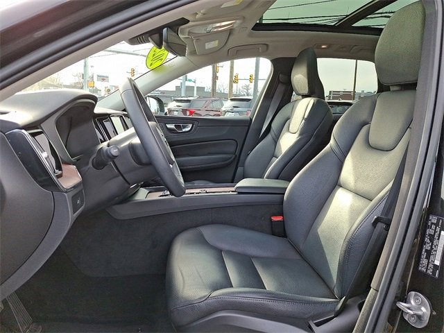 2023 Volvo XC60 Plus Dark Theme