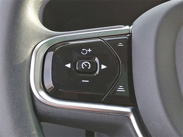 2023 Volvo XC60 Plus Dark Theme