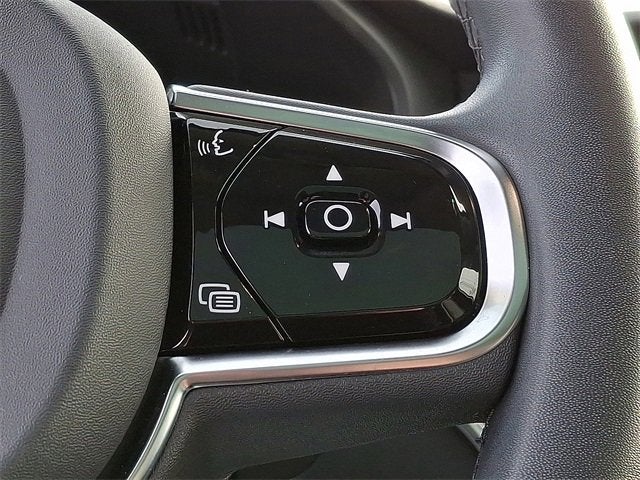 2023 Volvo XC60 Plus Dark Theme