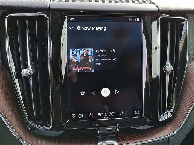 2023 Volvo XC60 Plus Dark Theme