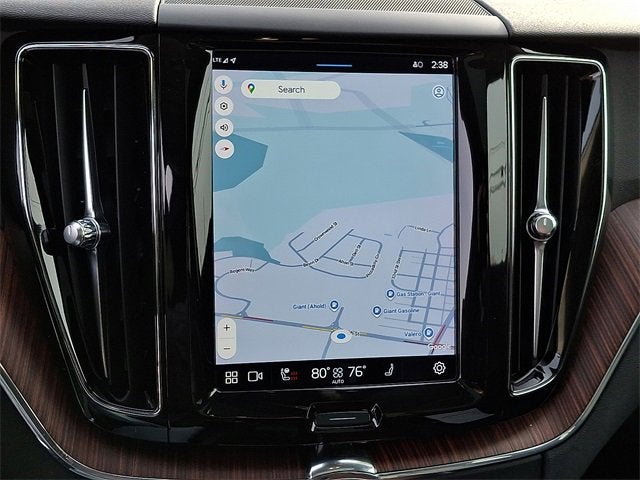 2023 Volvo XC60 Plus Dark Theme