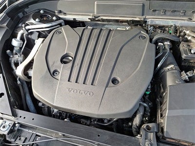 2023 Volvo XC60 Plus Dark Theme