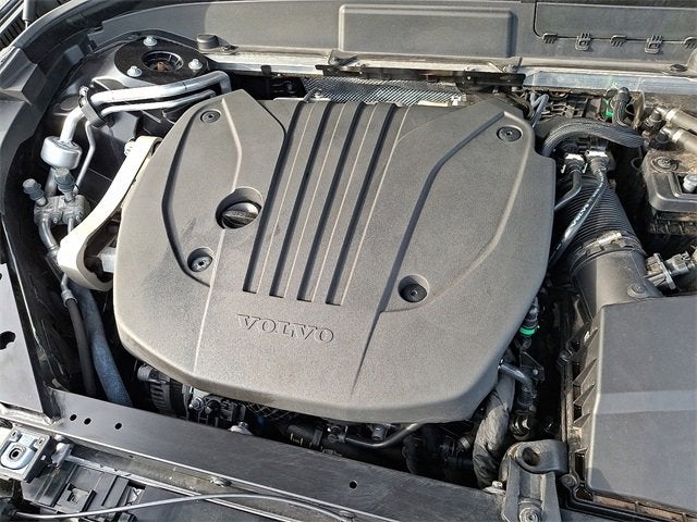 2023 Volvo XC60 Plus Dark Theme