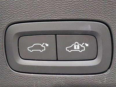 2023 Volvo XC60 Plus Dark Theme