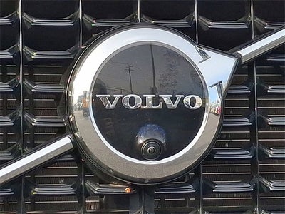 2023 Volvo XC60 Plus Dark Theme