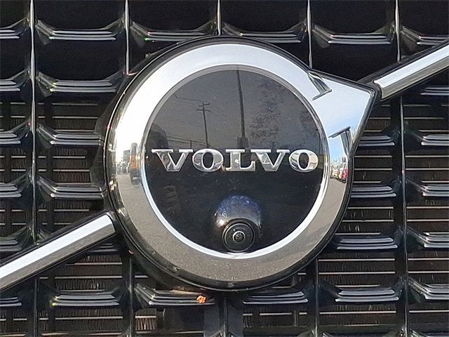 2023 Volvo XC60 Plus Dark Theme