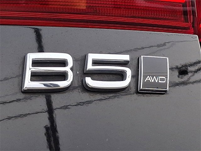 2023 Volvo XC60 Plus Dark Theme