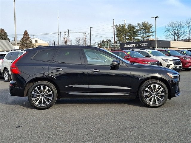 2023 Volvo XC60 Plus Dark Theme