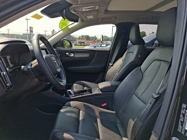 2024 Volvo XC40 Plus Bright Theme