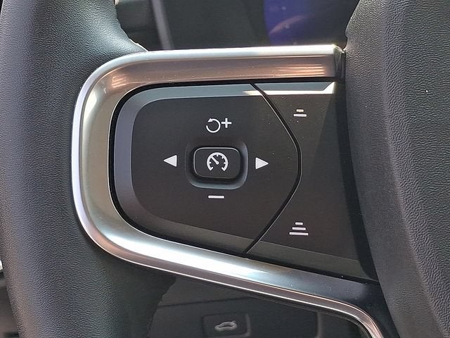 2024 Volvo XC40 Plus Bright Theme