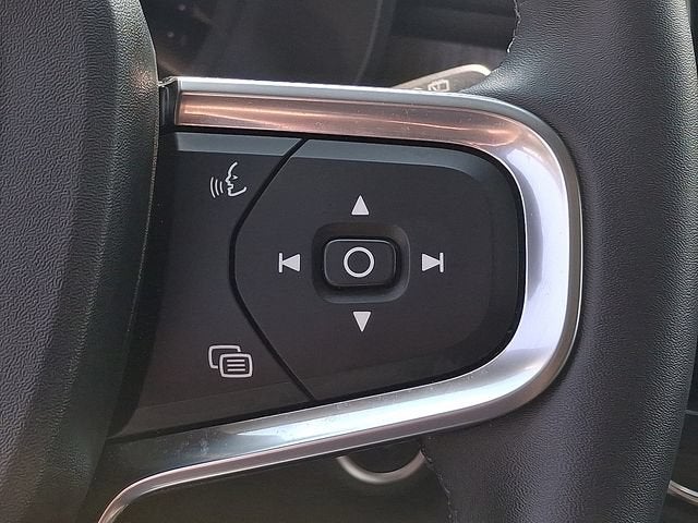 2024 Volvo XC40 Plus Bright Theme