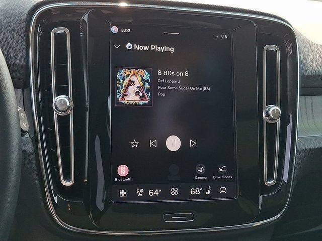 2024 Volvo XC40 Plus Bright Theme