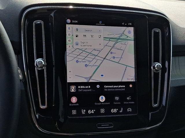 2024 Volvo XC40 Plus Bright Theme
