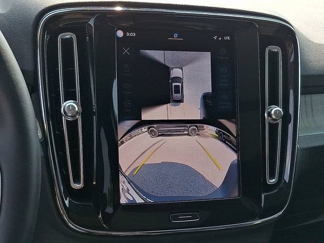 2024 Volvo XC40 Plus Bright Theme