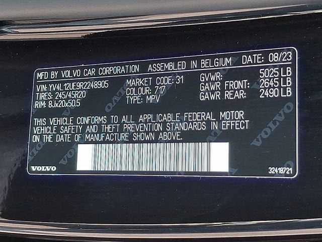 2024 Volvo XC40 Plus Bright Theme