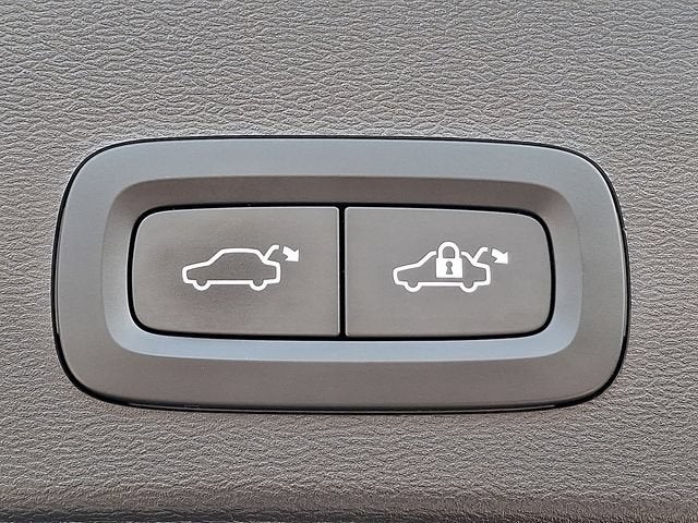 2024 Volvo XC40 Plus Bright Theme
