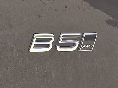 2024 Volvo XC40 Plus Bright Theme