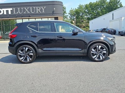 2024 Volvo XC40 Plus Bright Theme