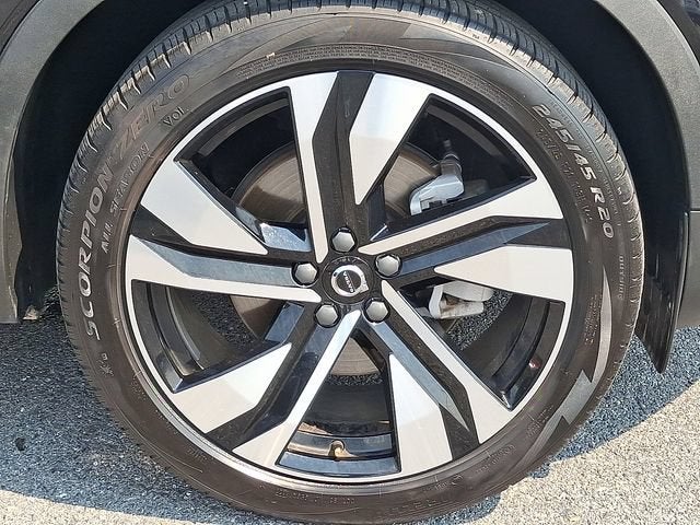 2024 Volvo XC40 Plus Bright Theme