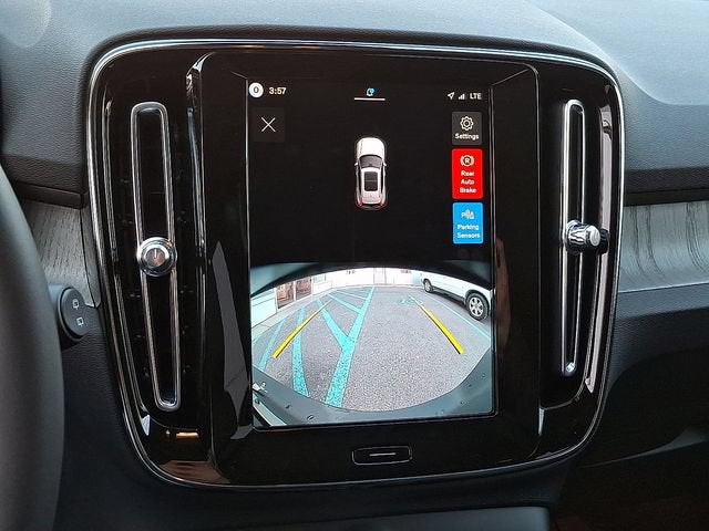 2026 Volvo XC40 Core