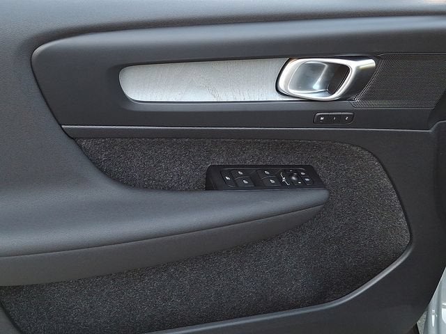 2026 Volvo XC40 Core