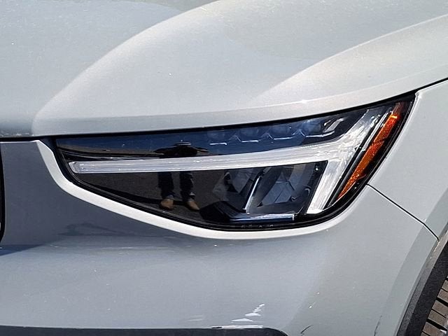 2024 Volvo XC40 Core Bright Theme