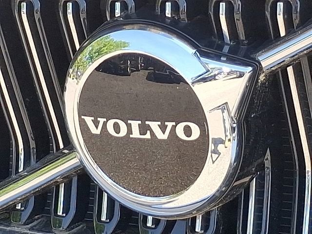 2024 Volvo XC40 Core Bright Theme