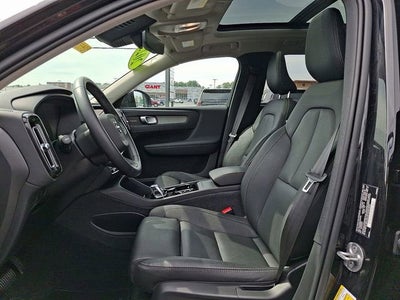 2025 Volvo XC40 Ultra Dark Theme