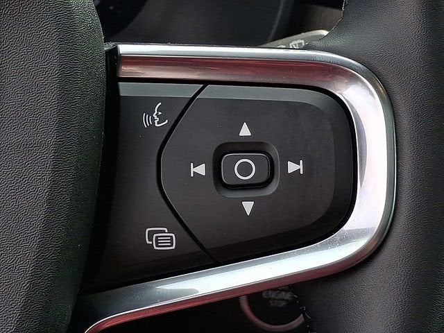 2025 Volvo XC40 Ultra Dark Theme