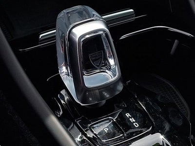 2025 Volvo XC40 Ultra Dark Theme