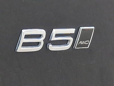 2025 Volvo XC40 Ultra Dark Theme