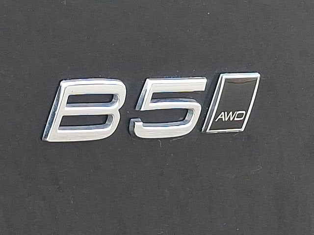 2025 Volvo XC40 Ultra Dark Theme