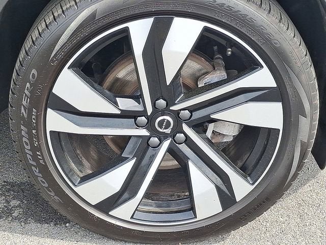 2025 Volvo XC40 Ultra Dark Theme
