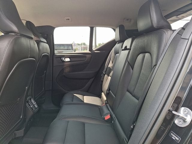2023 Volvo XC40 Core