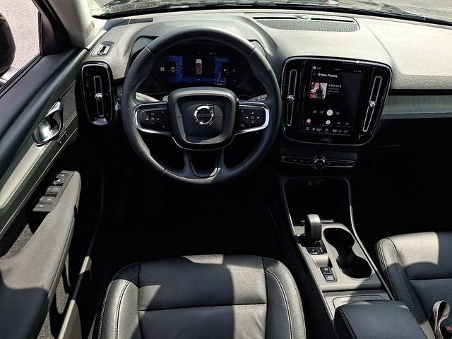 2023 Volvo XC40 Core