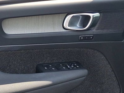 2023 Volvo XC40 Core